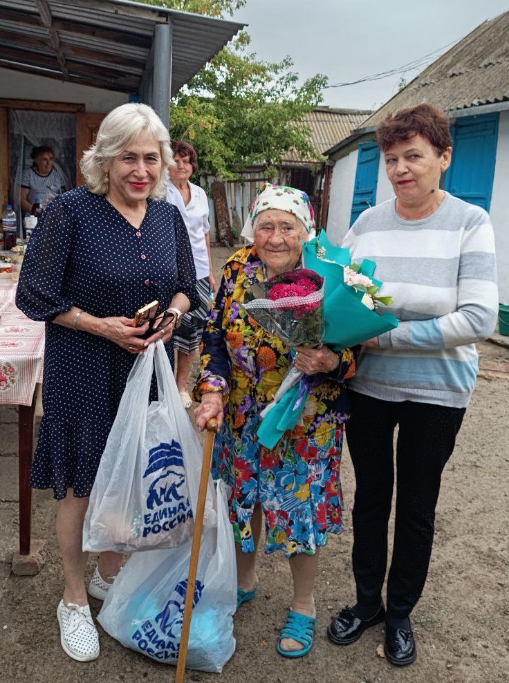 🔴 Свой 90 – летний юбилей отметила жительница с. Балковое Токмакского муниципального округа, ветеран труда Валентина Ивановна Осипова..