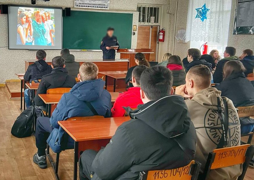 Сотрудники полиции посетили Токмакский механический многопрофильный колледж.