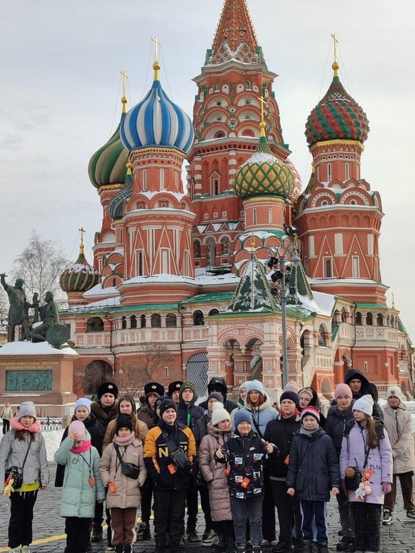 30 школьников из Токмака и Полог благополучно прибыли в Москву на экскурсию.