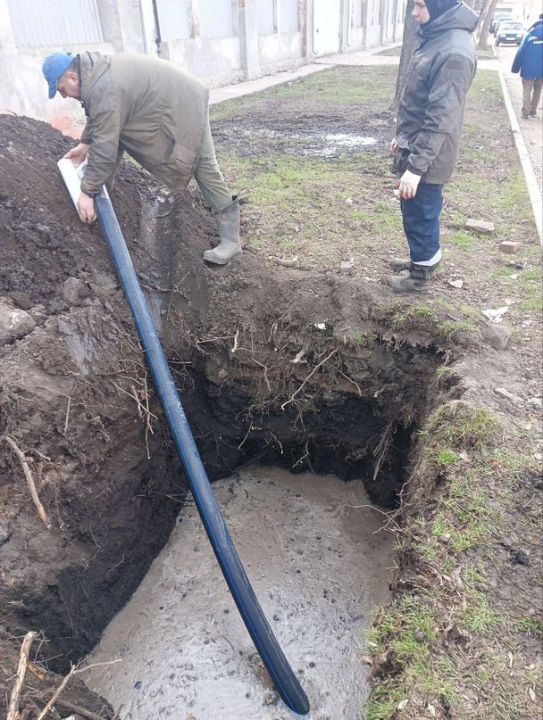 84 метра новых водопроводных труб смонтировано на улице Революционной в Токмаке.