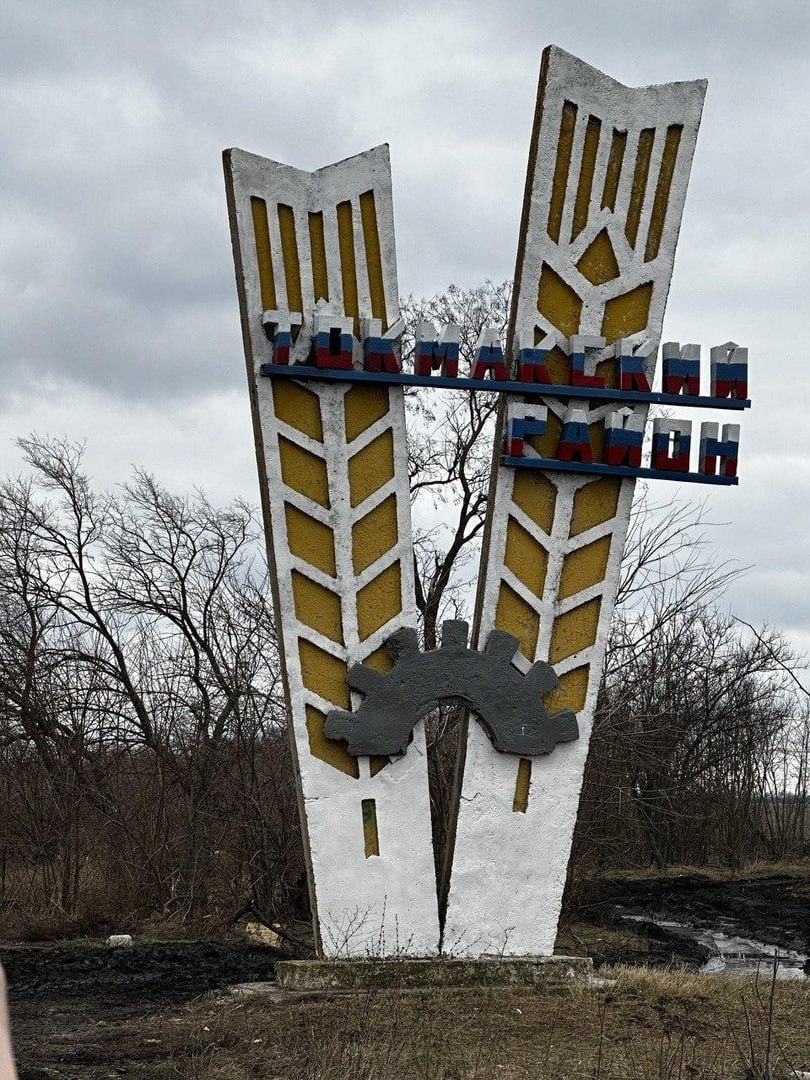 Благодаря помощи пензенцев всё больше остановок общественного транспорта в Токмакском районе приводится в порядок.