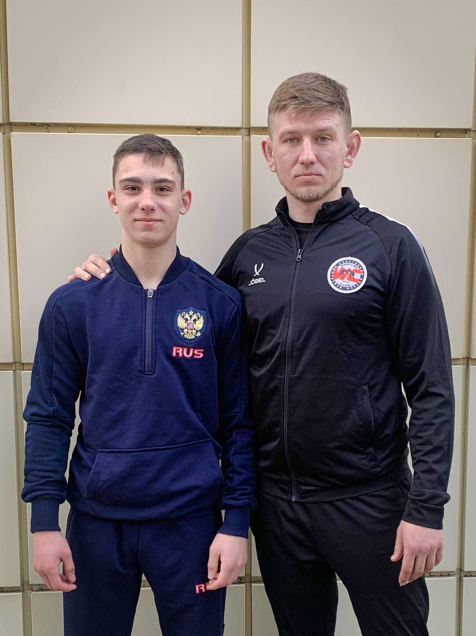Во  Владикавказе в  первенстве России по вольной борьбе U15 среди юношей  приняли участие воспитанник Детско-юношеской спортивной школы г.Токмак  Давид Прокопенко и его тренер Кирилл Кирпинёв..