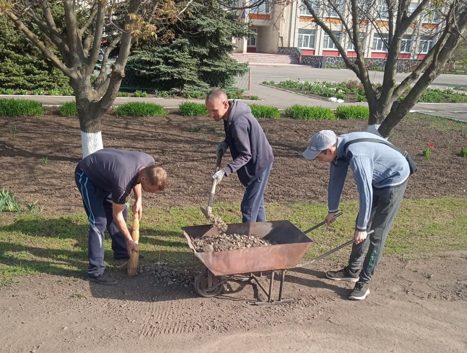 В  Санитарных днях   активно участвуют     коллективы учреждений Пологовского образовательного округа..