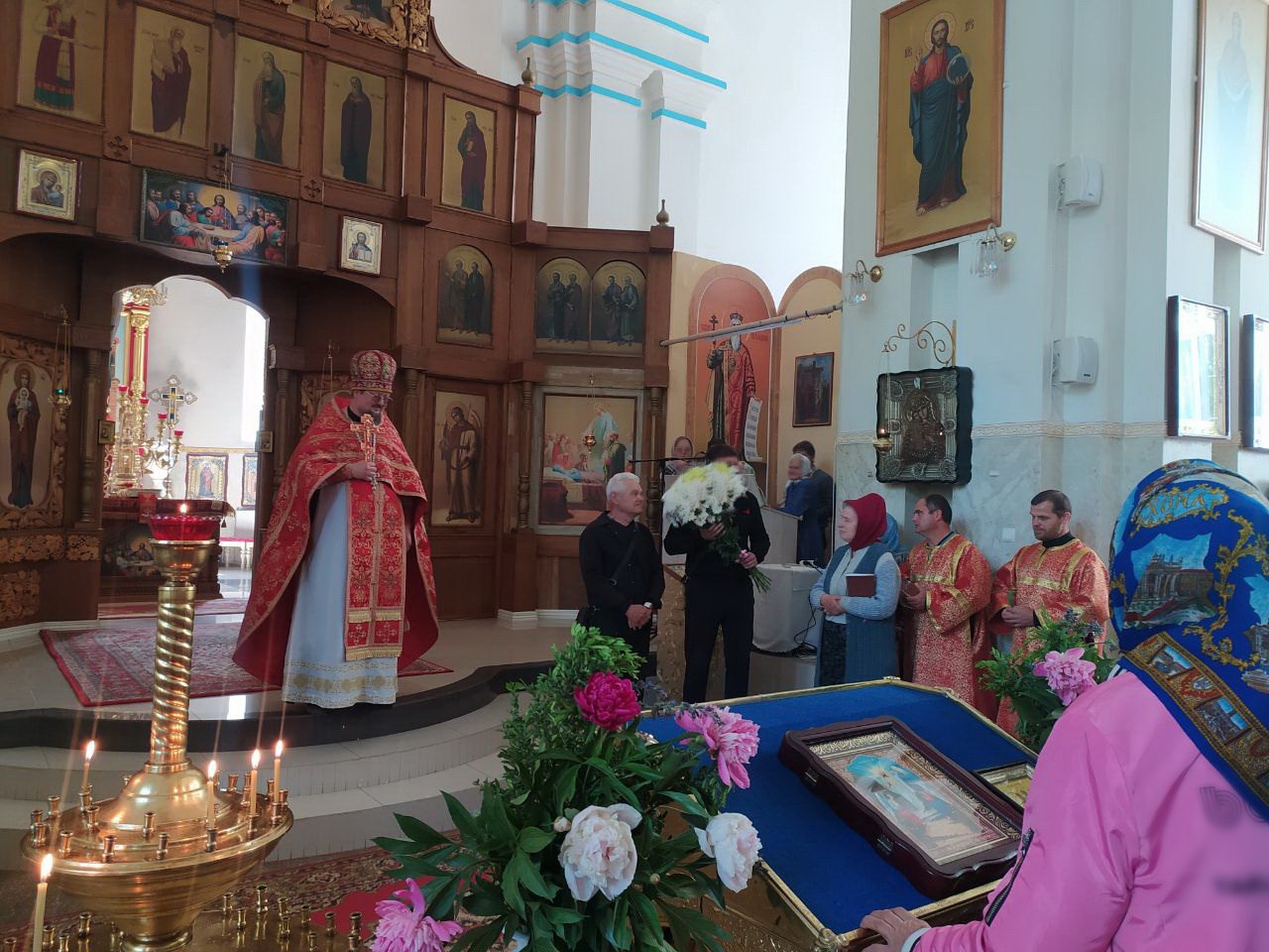 🔴 В Токмаке отмечают   православный, женский  праздник -  День жён-мироносиц.