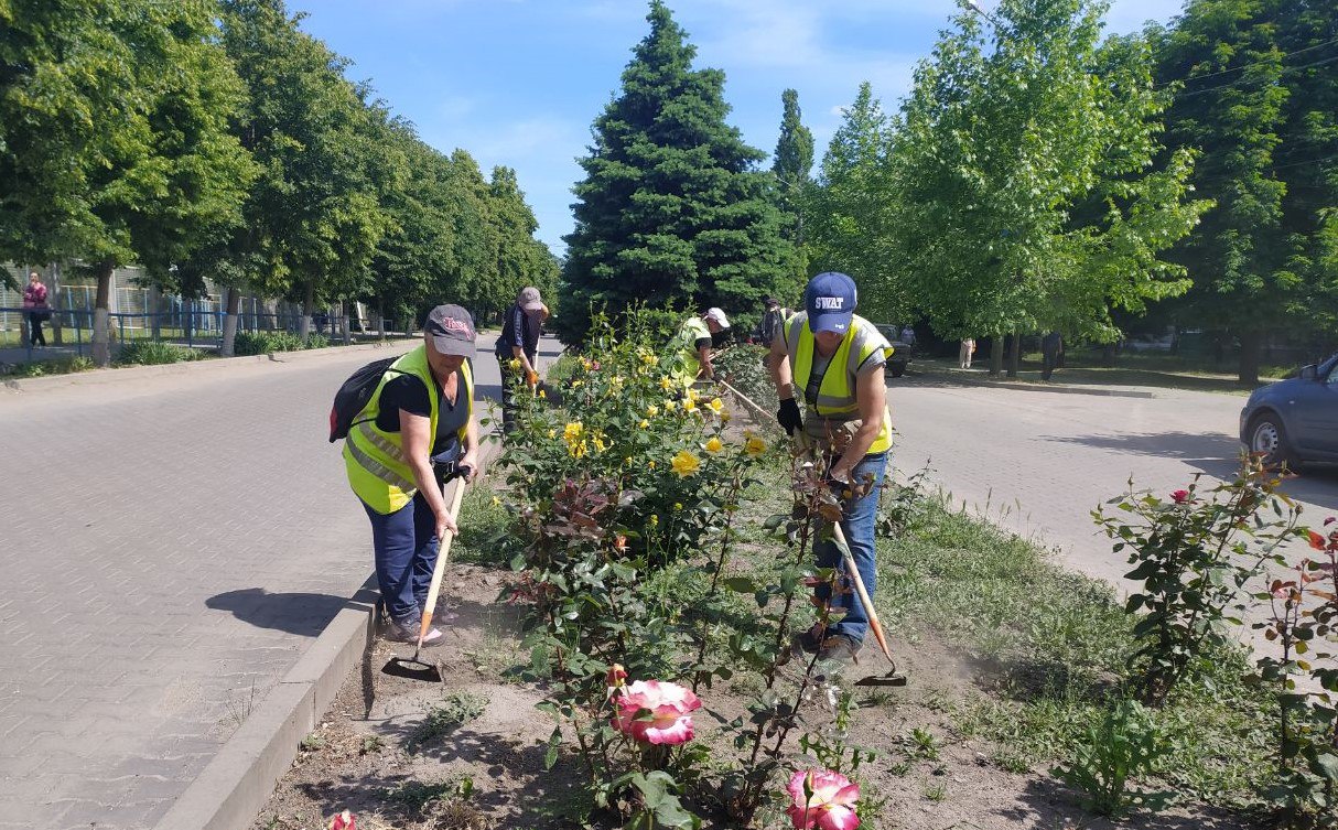 🔴 Основная сезонная задача – покос и прополка сорной растительности.