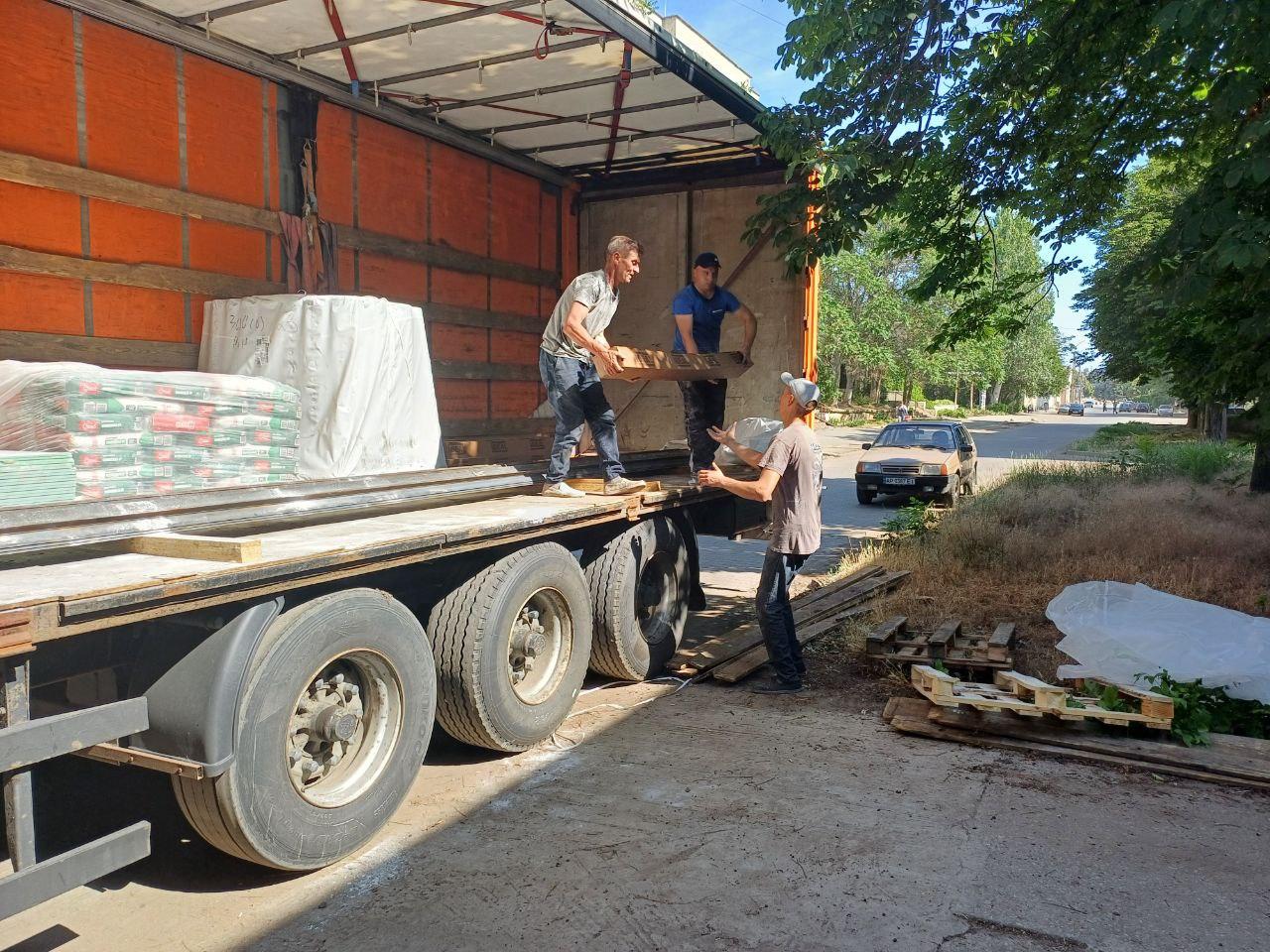 Пензенцы отправили в Токмакский муниципальный округ большую партию стройматериалов.