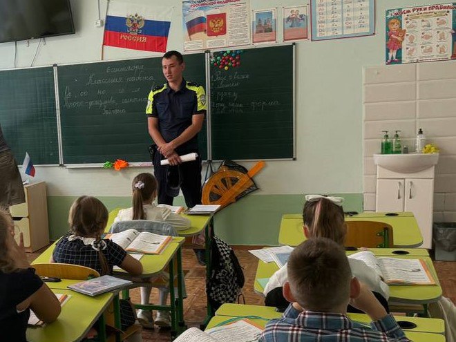 🔴 В  рамках Недели безопасности сотрудники отдела Госавтоинспекции ОМВД России «Токмакский» проводят  инструктажи,  профилактические беседы, занятия среди школьников и дошкольников по безопасности дорожного движения..