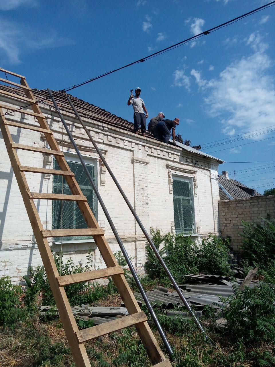 🔴 Шефы из Ингушетии ремонтируют библиотеку в Молочанске.