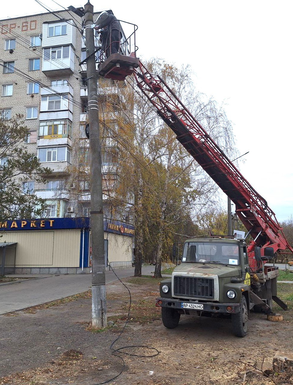 🔴 В  Токмакском  муниципальном  округе продолжаются   работы по благоустройству населенных пунктов .