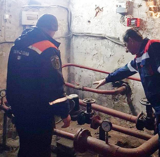 🔴 Тепло в классы школы села Остриковка Токмакского муниципального округа подаётся в штатном режиме.
