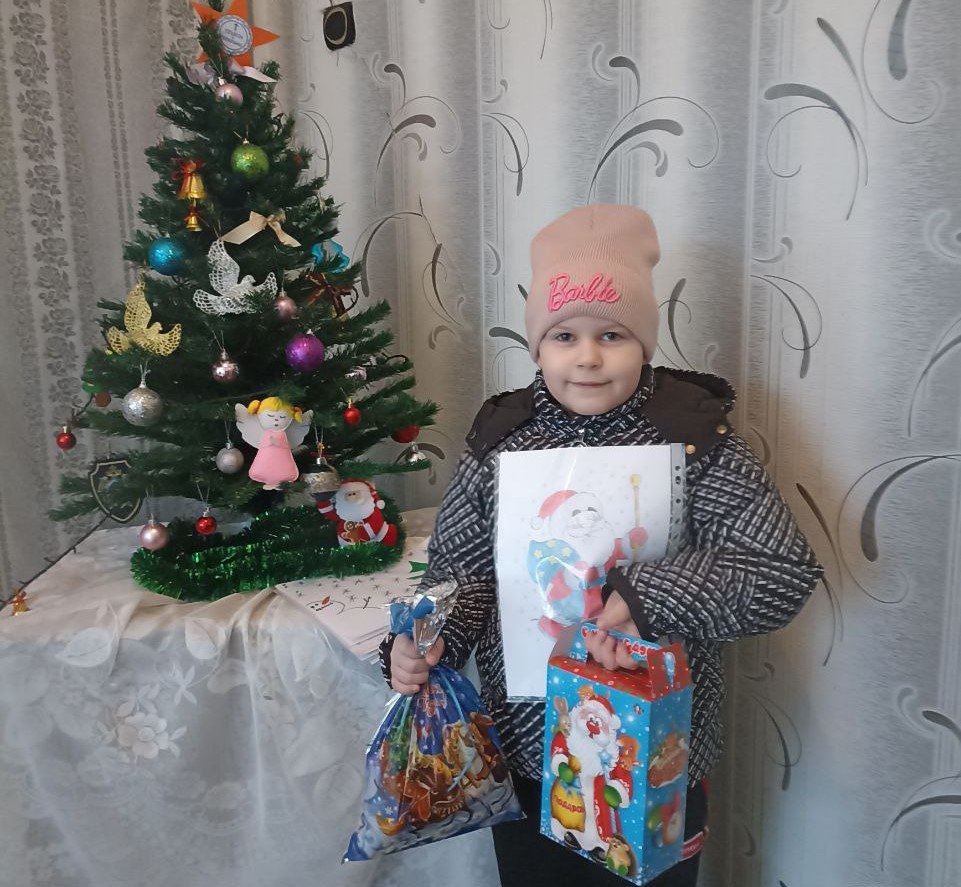 🔴 В территориальном отделе Жовтневой группы сёл Токмакского муниципального округа ребят, которые не имеют возможности посещать детские дошкольные учреждения, и детей-инвалидов не много, но ни один из них не остается без внимания..