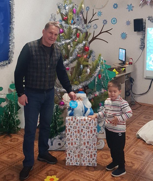 🔴 Расти и развиваться 4-летнему Артёму поможет подаренный Вице-губернатором Пензенской области конструктор.