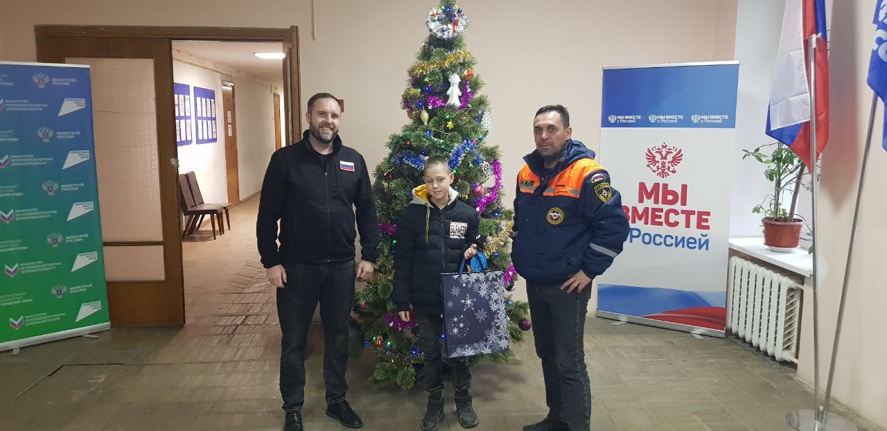 🔴 Слушать музыку школьник из Токмака теперь будет в наушниках, подаренных ему министром здравоохранения Пензенской области.
