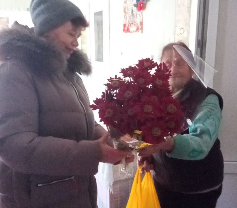 🔴 Жительница с. Светлое  ветеран труда Гук Анна Васильевна в эти новогодние дни отметила  свой день рождения..