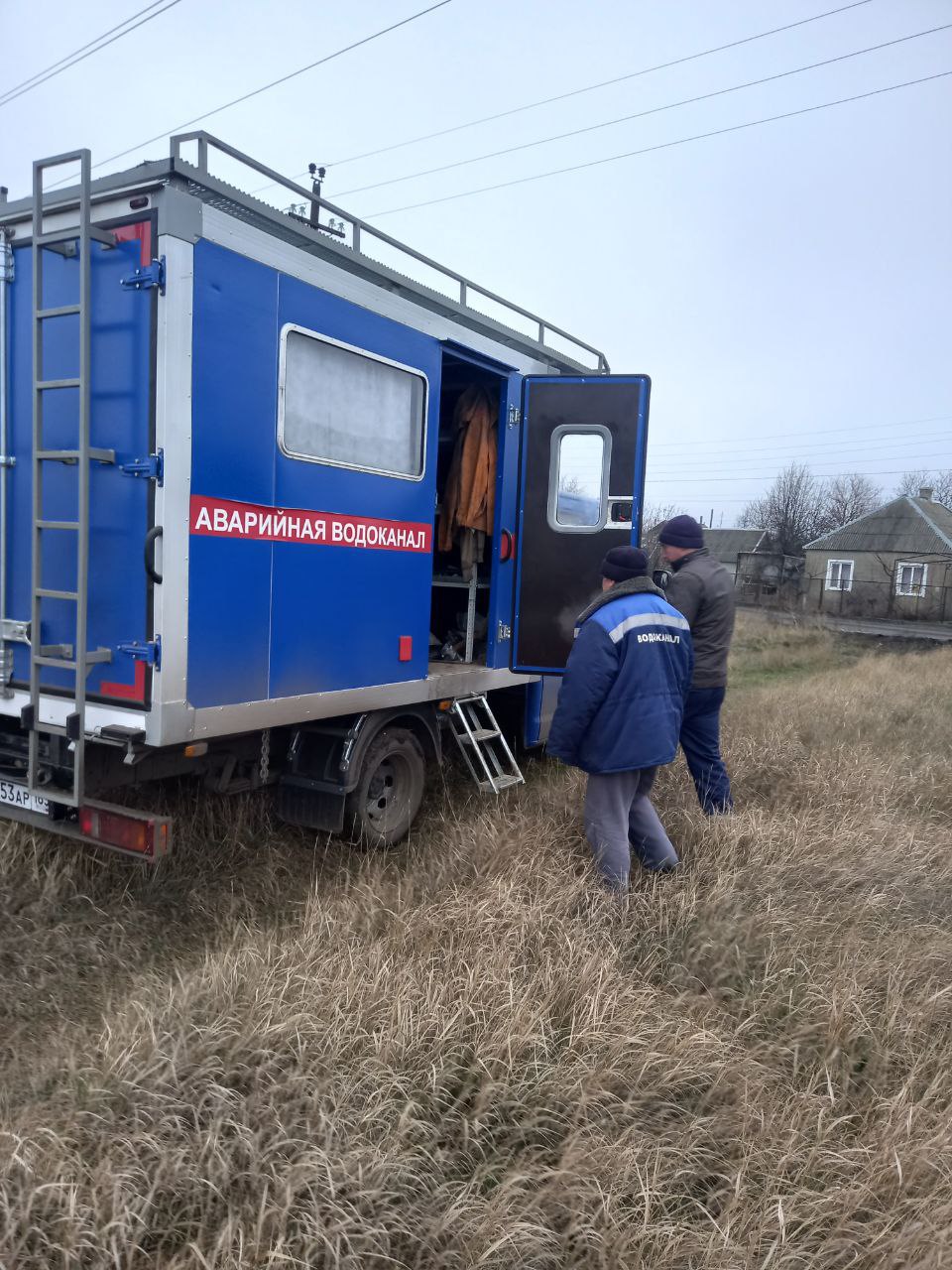 🔴 Сотрудники муниципального предприятия «Горводоканал Токмак» круглосуточно  несут трудовую вахту.