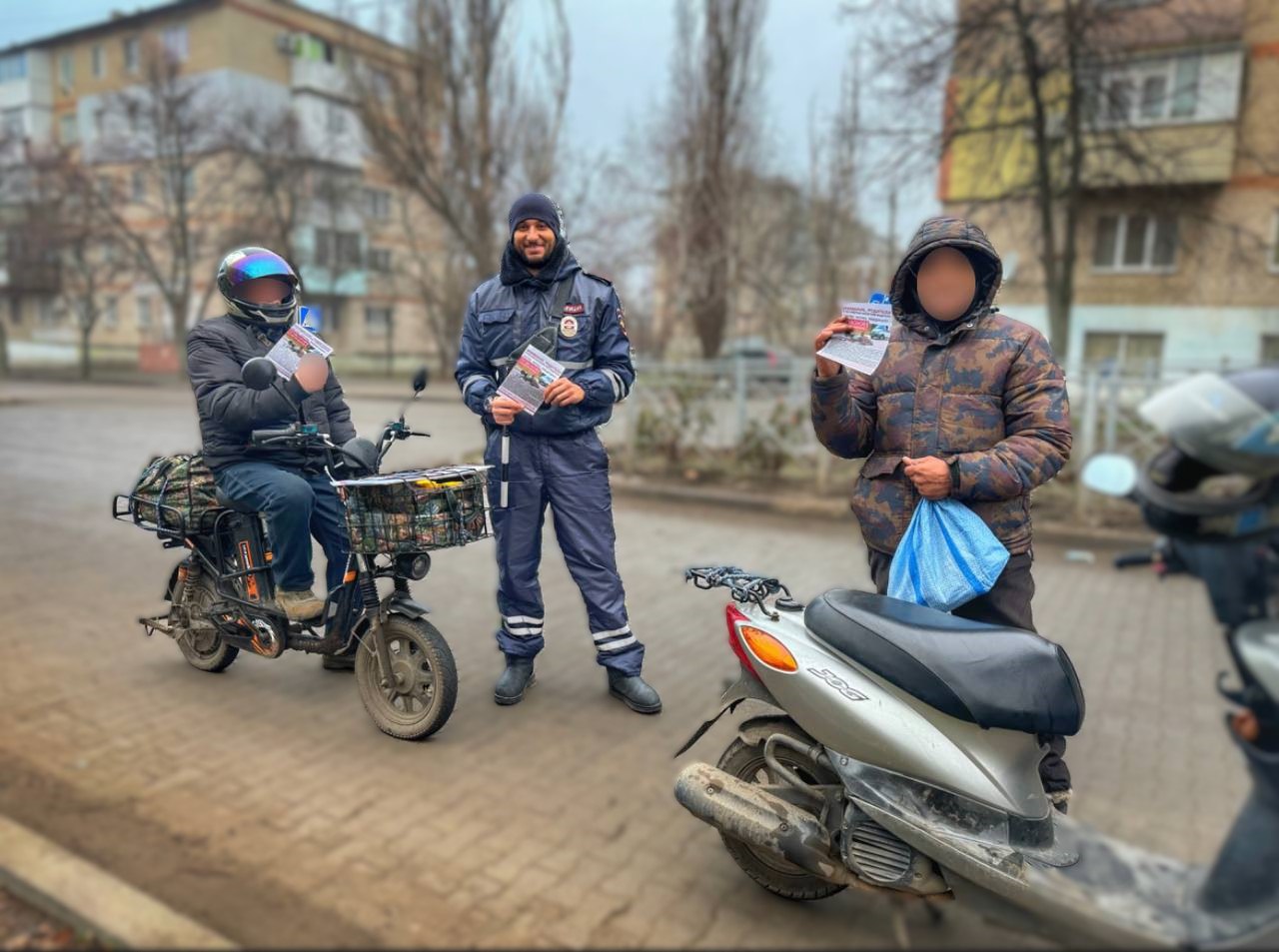 🔴 В целях профилактики соблюдения правил дорожного движения лицами, управляющими мототранспортом, в городе Токмак прошла оперативно-профилактическая акция..