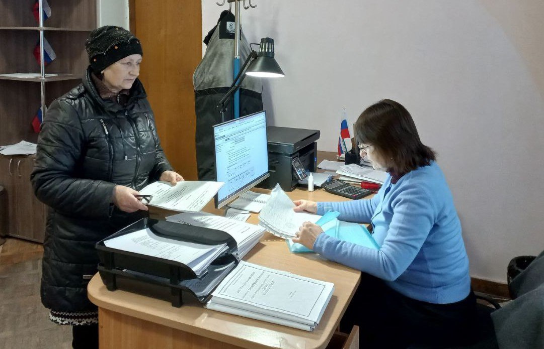 🔴 Сотрудники администрации Токмакского муниципального округа помогают гражданам, оказавшимся в тяжелой жизненной ситуации.