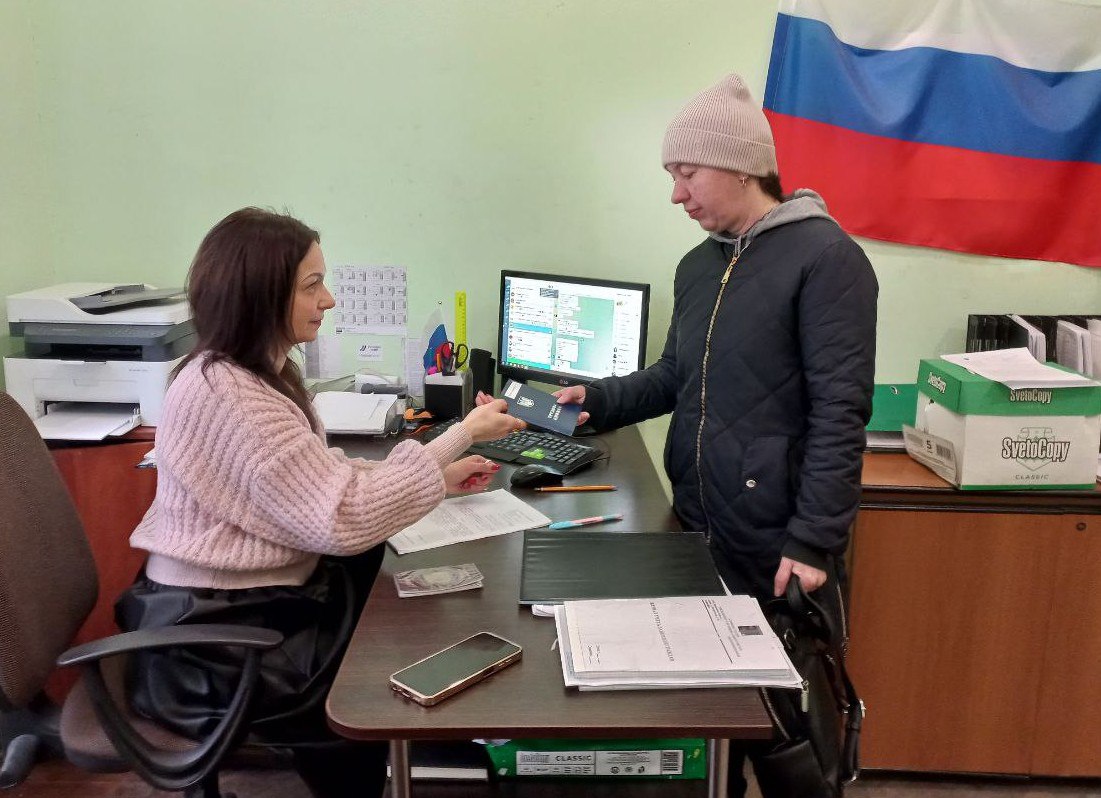 🔴 За помощью и консультациями к сотрудникам администрации Токмакского муниципального округа.