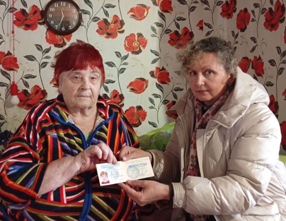 🔴 Заведующая территориальным отделом Жовтневой группы сёл Оксана Махно уделяет особое внимание участникам великой Отечественной войны, детям войны, маломобильным гражданам..
