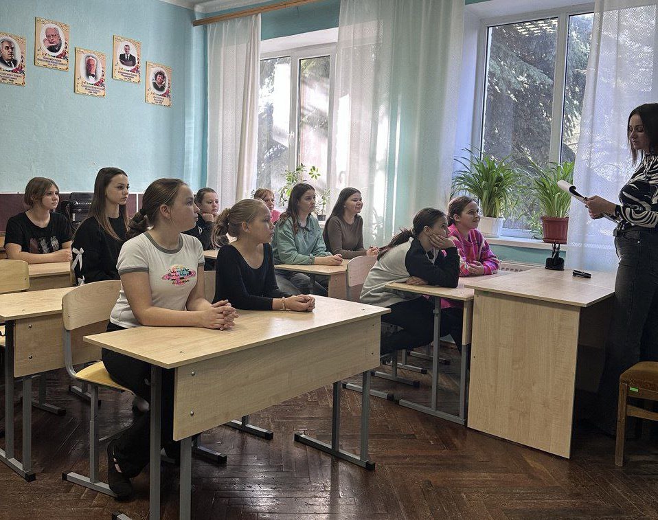 🔴 В Молочанской детской школе искусств прошел профилактический урок-беседа на тему: «Опасность терроризма, ответственность за совершение действий террористического характера».