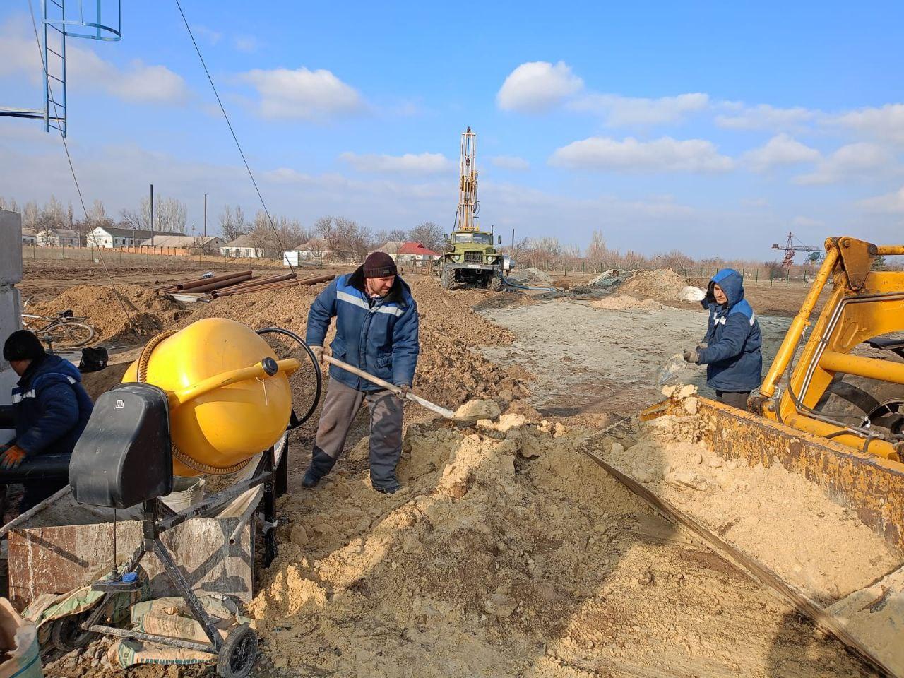 🔴 Бригада из Ингушетии продолжает строить новую водонапорную башню в Молочанске.