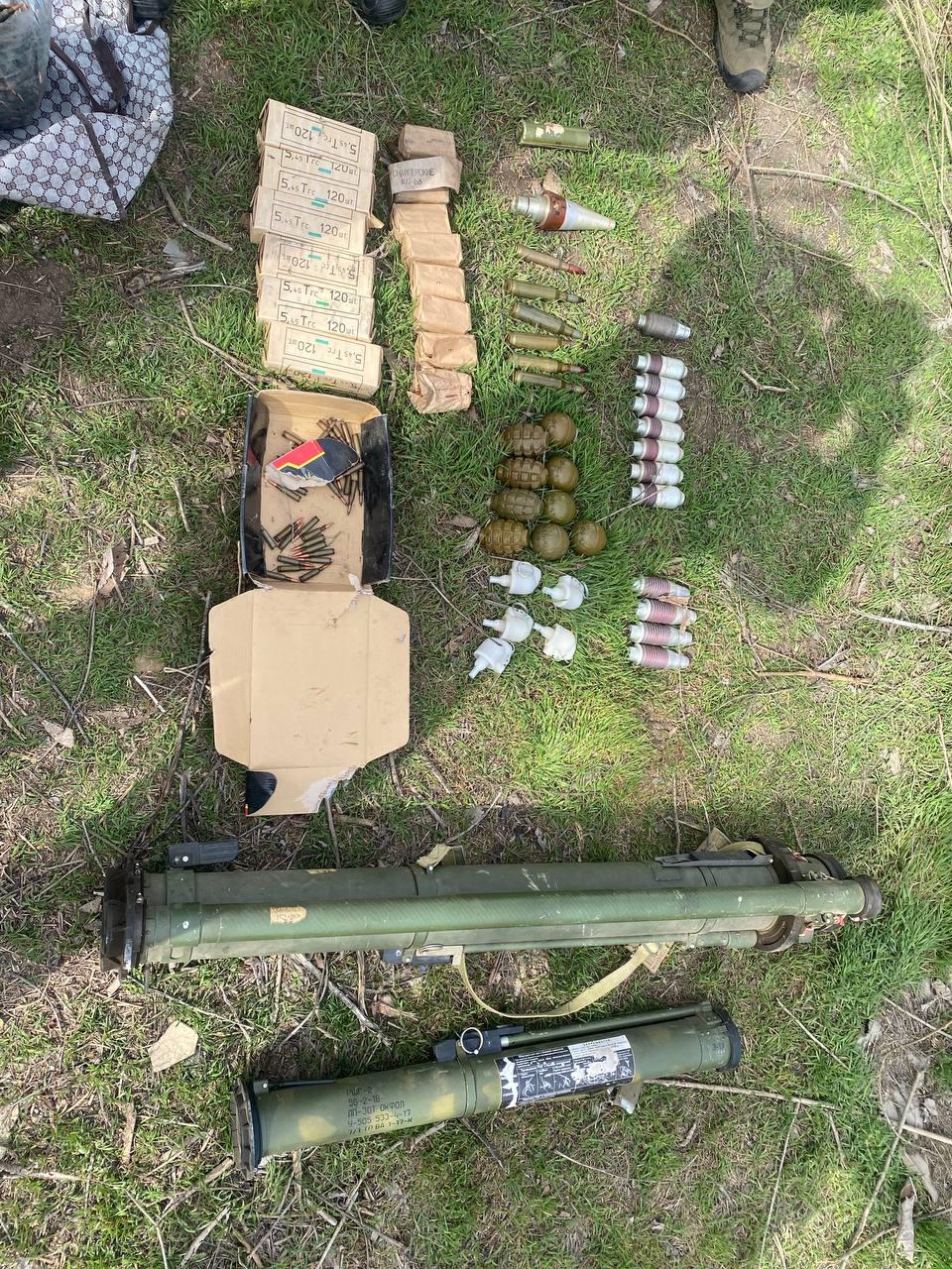 Сотрудники полиции Запорожской области выявили крупный схрон с боеприпасами.