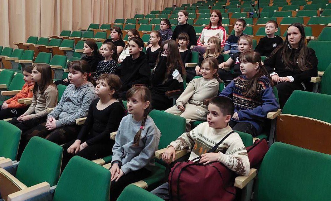 🔴 В виртуальном концертном зале Токмакской детской школы искусств состоялся просмотр балета  Петра Ильича Чайковского – «Спящая красавица» в рамках проекта «Культура для школьников».