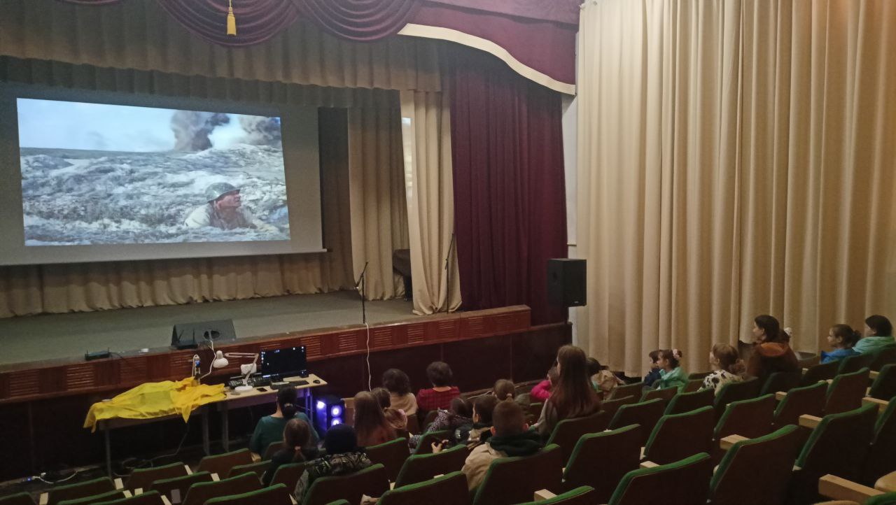 🔴 В виртуально концертном зале  Токмакской детской школе искусств состоялся показ легендарного фильма Сергея Бондарчука «Они сражались за Родину», снятого по одноимённому роману Михаила Шолохова. .