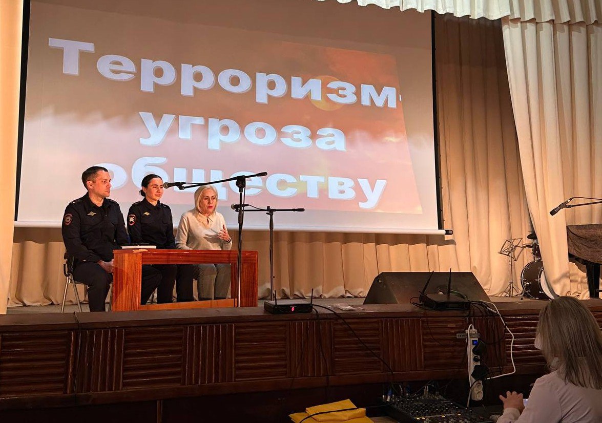 🔴 В Токмакской детской школе искусств состоялся урок-беседа на тему «Как распространяется терроризм среди населения».