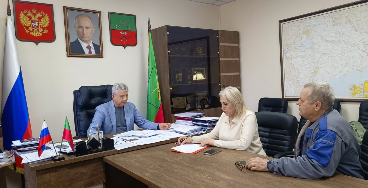 Председатель Законодательного Собрания провел рабочее совещание с руководством Токмакского окружного Совета депутатов.