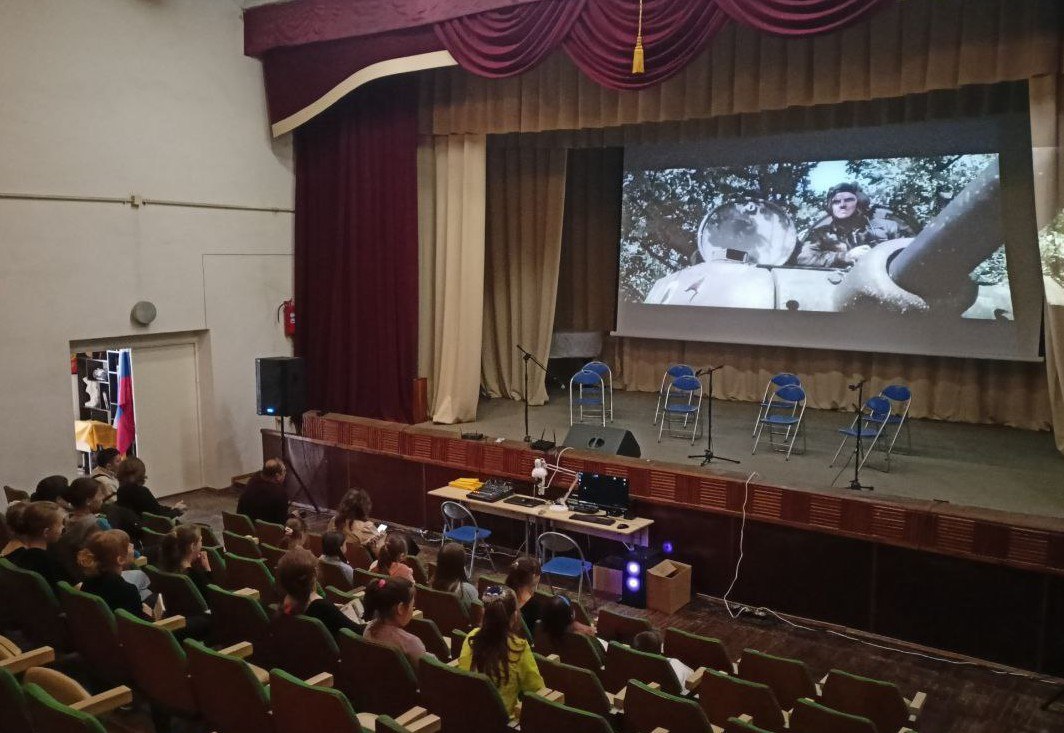 🔴 В Токмакской детской школе искусств состоялся показ фильма «На войне как на войне», который является значимым произведением советского кинематографа.