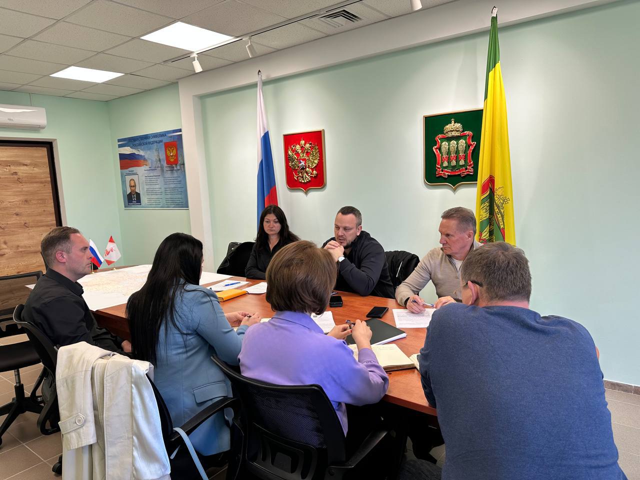 На площадке представительства Пензенской области провели рабочую встречу представителей Министерства финансов Запорожской области с главами Токмакского и Пологовского муниципальных образований. .