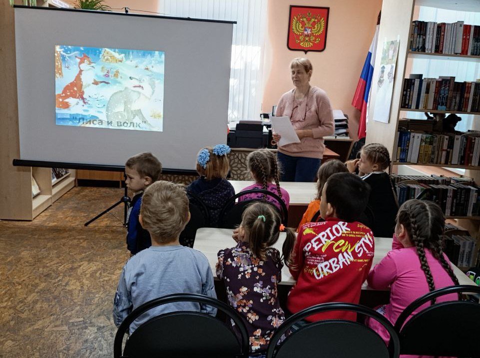 🔴 Ко Дню славянской письменности в Молочанской городской библиотеке-филиале прошел информ-дайджест  «Славянская письменность и её создатели».
