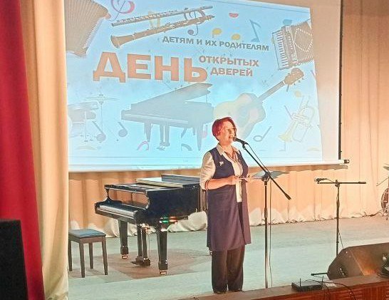 🔴 В атмосфере творчества, вдохновения и радушного приёма в Токмакской детской школе искусств состоялся  День открытых дверей  для всех, кто  мечтает научиться играть на музыкальных инструментах, петь, танцевать,  рисовать..