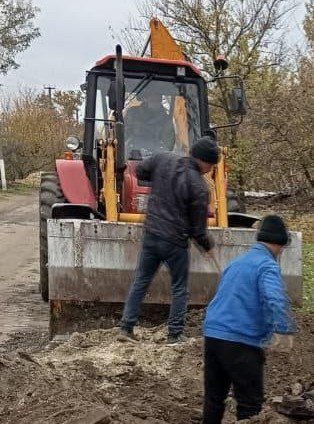 🔴 Ингушская бригада оперативно помогла устранить аварию на водопроводе в Молочанске.