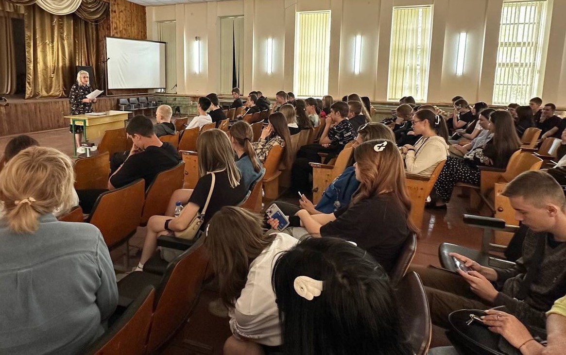 🔴 Для студентов Токмакского механического многопрофильного колледжа провели Урок мужества, посвященный Дню пограничника.