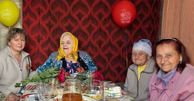 🔴 С юбилейным Днём рождения поздравили  уважаемую долгожительницу с. Октябрьское , участника Великой Отечественной войны Л.Г. Гарькавую!.