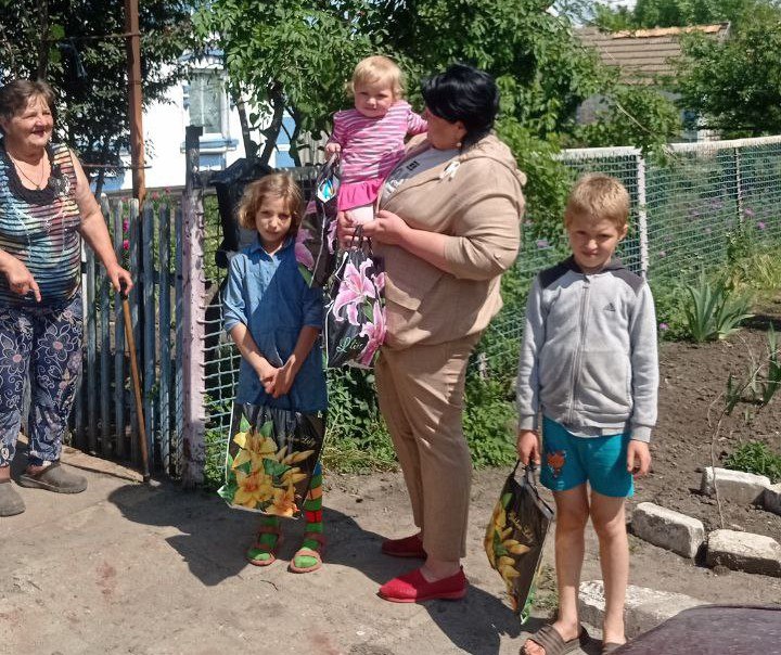 🔴 Ко  Дню  защиты детей  юные жители населенных пунктов Кохановской группы сёл Токмакского муниципального округа  получили подарки.