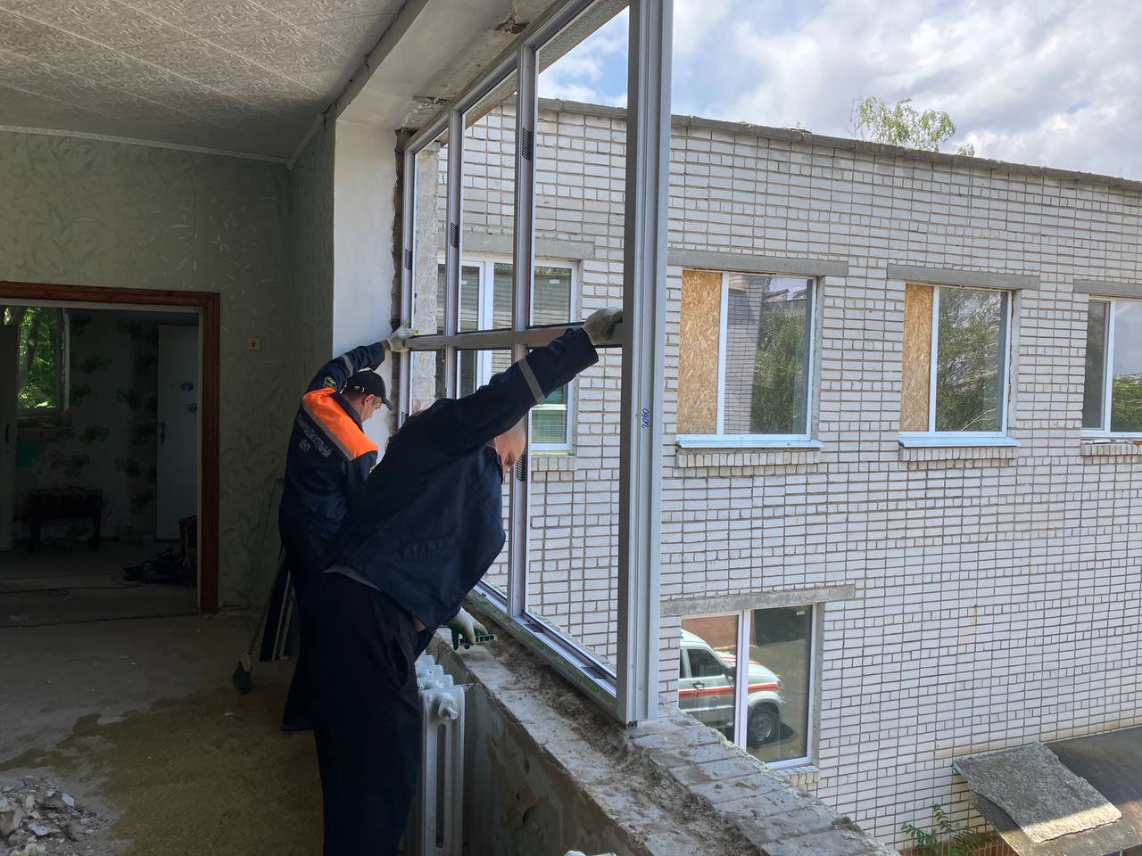 🔴 Более 150 квадратных метров стекол заменено в детсаду «Кузнечик» города Токмак.