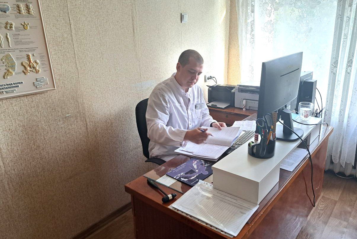 🔴 Пензенские врачи в Токмаке ежедневно оказывают помощь 20 и более пациентам.