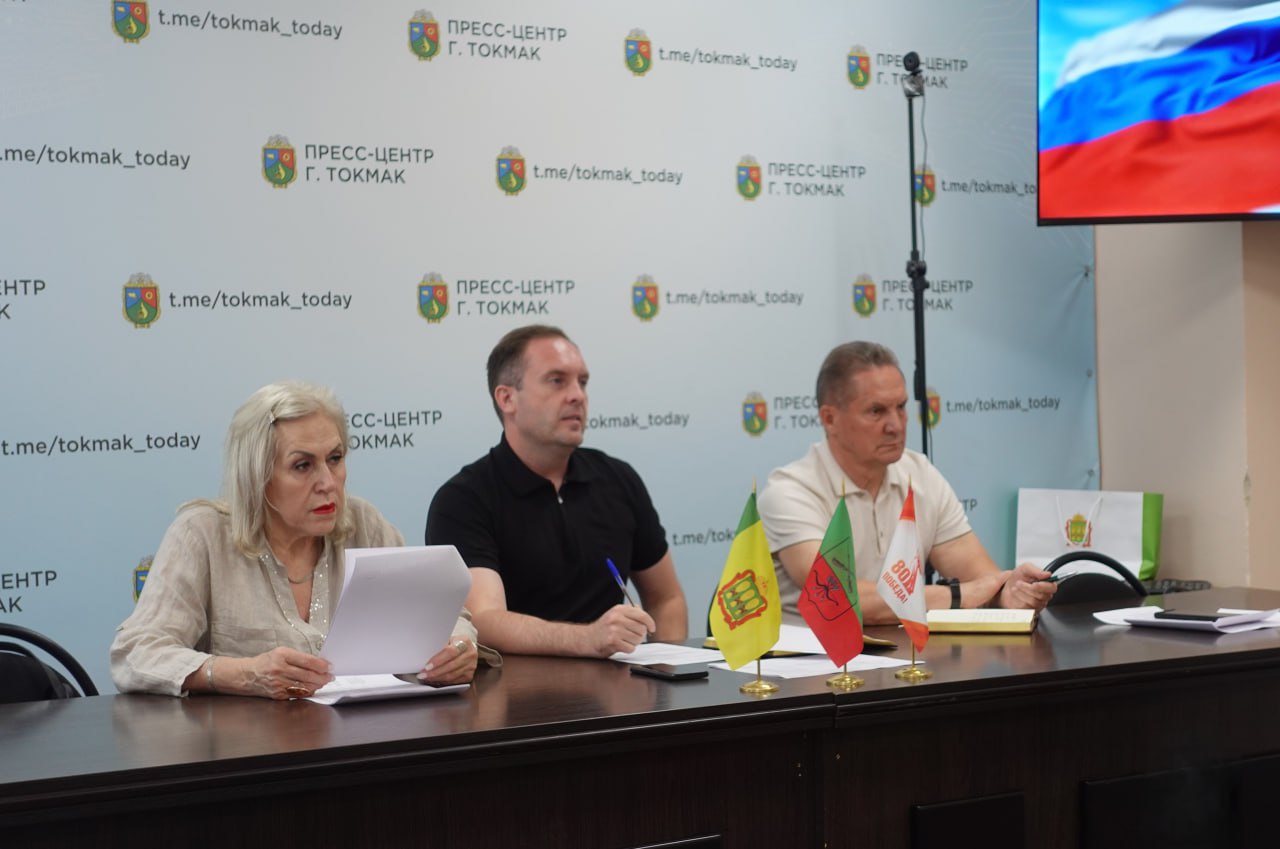 🔴 Глава  Токмакского муниципального округа   Александр Калмыков  провел рабочее совещание , в котором приняли участие первый заместитель Председателя Правительства Пензенской области Виктор Кувайцев, председатель Токмакского окружного совета депутатов Ни.