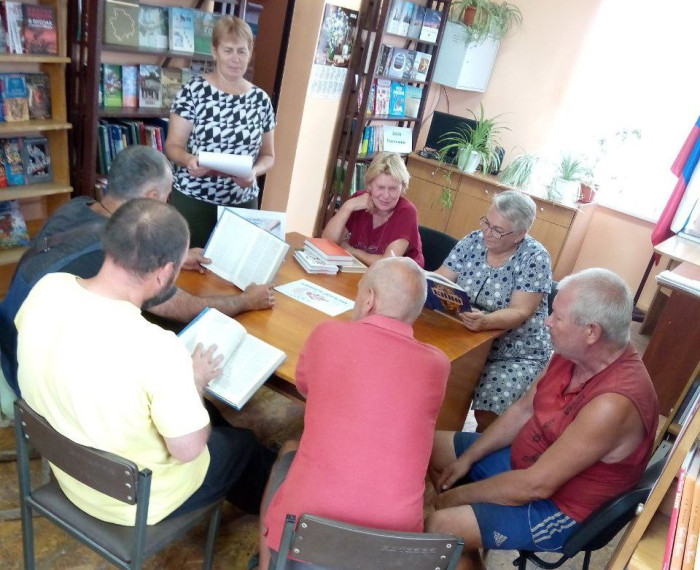 🔴 В Молочанской городской библиотеке-филиале прошла беседа «Давайте понимать друг друга», приуроченная к Международному дню благотворительности.. 🔴 В Молочанской городской библиотеке-филиале прошла беседа «Давайте понимать друг друга», приуроченная к Международному дню благотворительности..