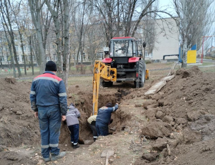 🔴 В Токмаке оперативно устранен порыв теплотрассы. 🔴 В Токмаке оперативно устранен порыв теплотрассы.