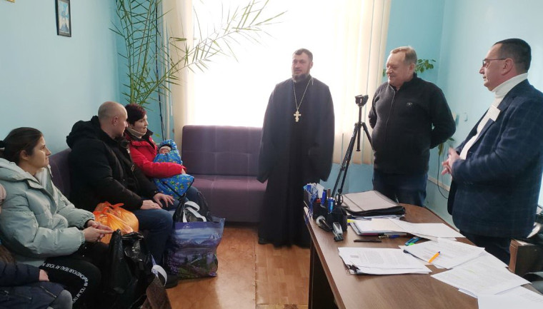 В Токмаке чествовали родителей малышей, появившихся на свет в первых числах января нового 2024 года.. В Токмаке чествовали родителей малышей, появившихся на свет в первых числах января нового 2024 года..