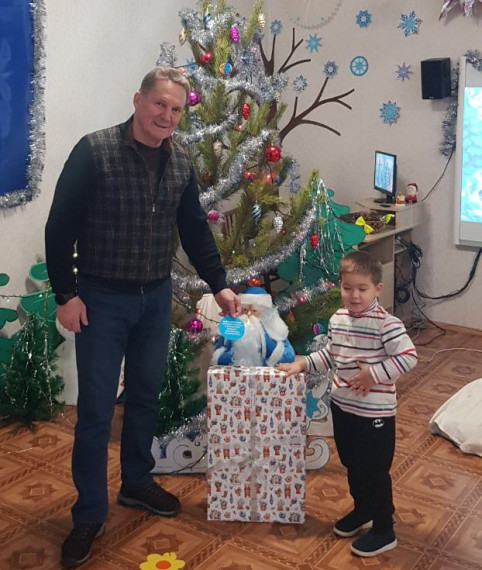 🔴 Расти и развиваться 4-летнему Артёму поможет подаренный Вице-губернатором Пензенской области конструктор. 🔴 Расти и развиваться 4-летнему Артёму поможет подаренный Вице-губернатором Пензенской области конструктор.