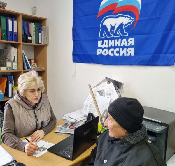 На прием к председателю Токмакского окружного Совета депутатов, исполнительному секретарю местного отделения ПП «Единая Россия» Нине Щепащенко обратился 73-летний житель села Дорожнянка Пологовского района, которое находится на линии боевого соприкосн. На прием к председателю Токмакского окружного Совета депутатов, исполнительному секретарю местного отделения ПП «Единая Россия» Нине Щепащенко обратился 73-летний житель села Дорожнянка Пологовского района, которое находится на линии боевого соприкосн.