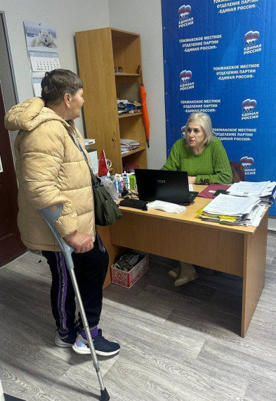 π΄ Π Π’ΠΎΠΊΠΌΠ°ΠΊΡΠΊΠΎΠΌ ΠΌΠ΅ΡΡΠ½ΠΎΠΌ ΠΎΡΠ΄Π΅Π»Π΅Π½ΠΈΠΈ ΠΏΠ°ΡΡΠΈΠΈ Β«ΠΠ΄ΠΈΠ½Π°Ρ Π ΠΎΡΡΠΈΡΒ» ΡΠΎΡΡΠΎΡΠ»ΡΡ ΠΎΡΠ΅ΡΠ΅Π΄Π½ΠΎΠΉ ΠΏΡΠΈΠ΅ΠΌ Π³ΡΠ°ΠΆΠ΄Π°Π½ Π΄Π΅ΠΏΡΡΠ°ΡΠ°ΠΌΠΈ Π’ΠΎΠΊΠΌΠ°ΠΊΡΠΊΠΎΠ³ΠΎ ΠΎΠΊΡΡΠΆΠ½ΠΎΠ³ΠΎ Π‘ΠΎΠ²Π΅ΡΠ°. π΄ Π Π’ΠΎΠΊΠΌΠ°ΠΊΡΠΊΠΎΠΌ ΠΌΠ΅ΡΡΠ½ΠΎΠΌ ΠΎΡΠ΄Π΅Π»Π΅Π½ΠΈΠΈ ΠΏΠ°ΡΡΠΈΠΈ Β«ΠΠ΄ΠΈΠ½Π°Ρ Π ΠΎΡΡΠΈΡΒ» ΡΠΎΡΡΠΎΡΠ»ΡΡ ΠΎΡΠ΅ΡΠ΅Π΄Π½ΠΎΠΉ ΠΏΡΠΈΠ΅ΠΌ Π³ΡΠ°ΠΆΠ΄Π°Π½ Π΄Π΅ΠΏΡΡΠ°ΡΠ°ΠΌΠΈ Π’ΠΎΠΊΠΌΠ°ΠΊΡΠΊΠΎΠ³ΠΎ ΠΎΠΊΡΡΠΆΠ½ΠΎΠ³ΠΎ Π‘ΠΎΠ²Π΅ΡΠ°.