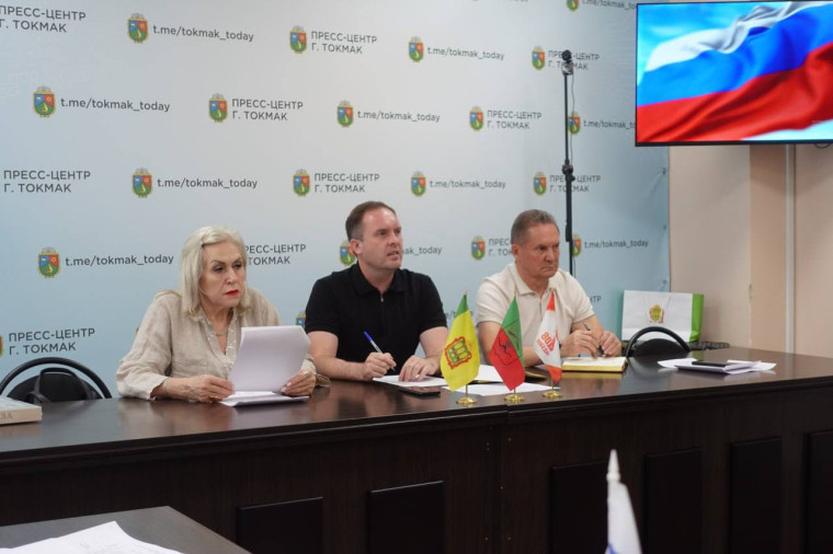В ходе оперативного совещания в Токмакском муниципальном округе обсудили вопросы ремонта дорог, подготовку к отопительному периоду. . В ходе оперативного совещания в Токмакском муниципальном округе обсудили вопросы ремонта дорог, подготовку к отопительному периоду. .