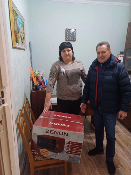 Шефы из Пензы подарили детсаду Молочанска новую электрическую печь. Шефы из Пензы подарили детсаду Молочанска новую электрическую печь.