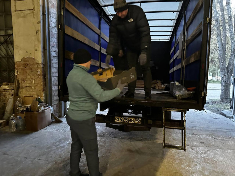 Оснащение помещений участковых избирательных комиссий Токмакского района ведется при содействии пензенцев. Оснащение помещений участковых избирательных комиссий Токмакского района ведется при содействии пензенцев.